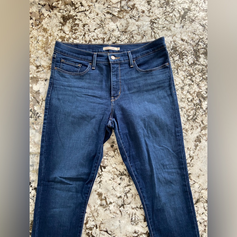 LIKE NEW LEVIS 311 SHAPING SKINNY JEANS